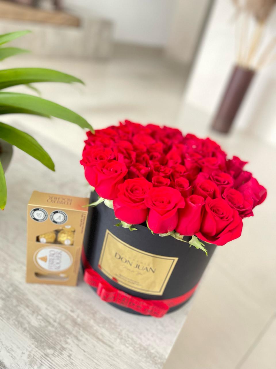 Fresh Roses Flower Box