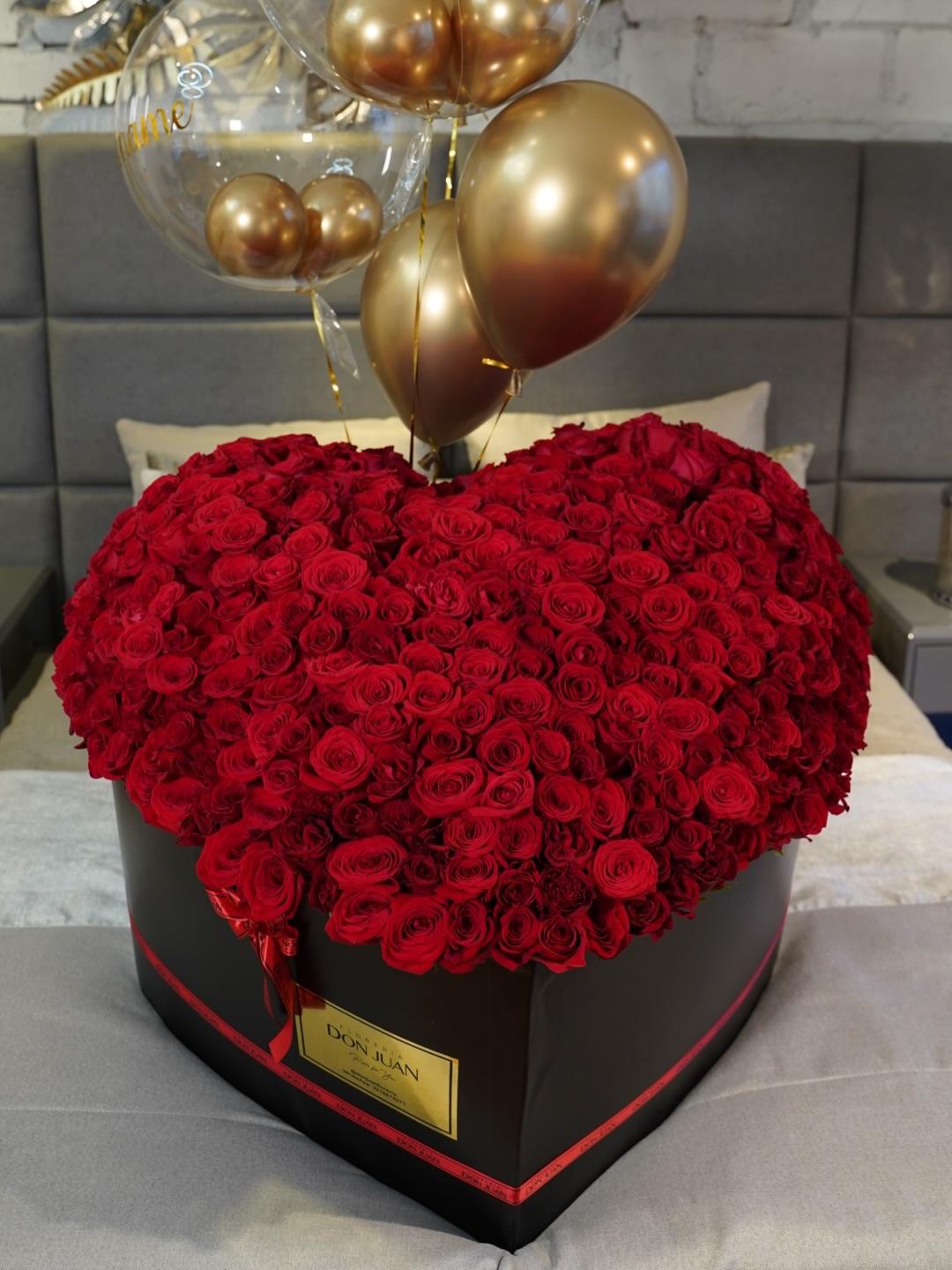 Big Heart Fresh Roses Flower Box